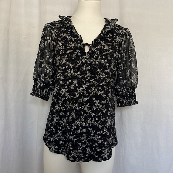 Lucky Brand Black Floral Stretch Soft V Neck 3/4 Sleeve Tie Front Blouse Small - Picture 1 of 13